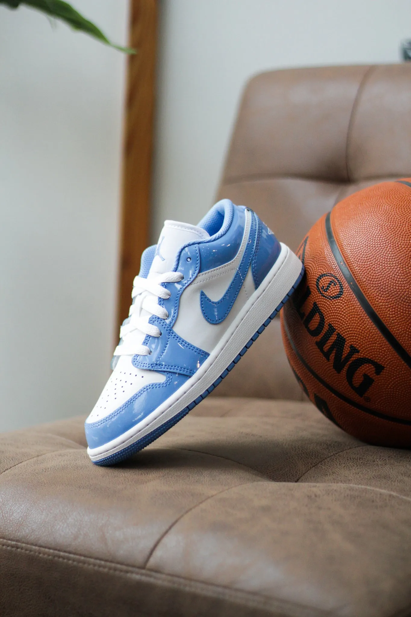 AIR JORDAN 1 LOW SE (GS) "LEGEND BLUE"