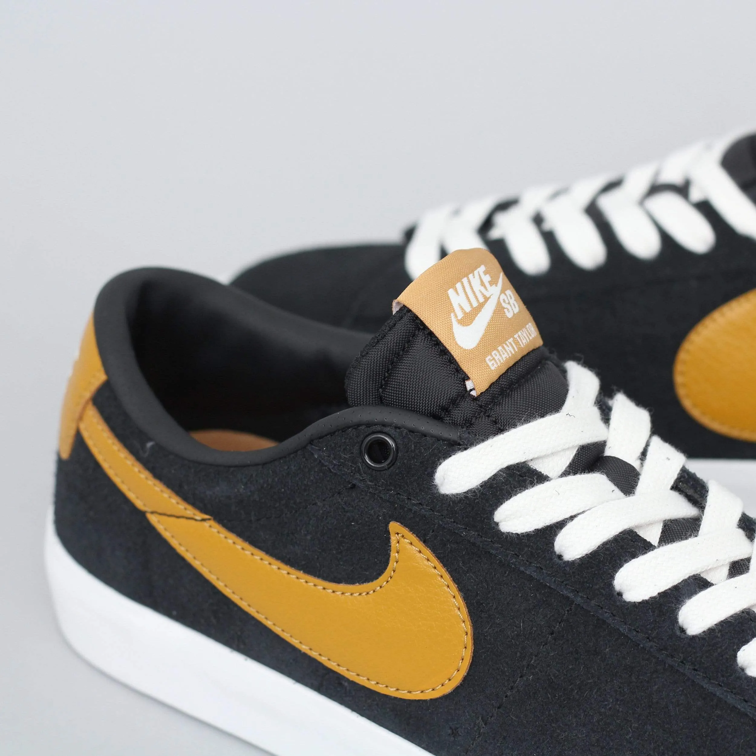 Nike SB Blazer Low GT Shoes Black / Wheat - Summit White