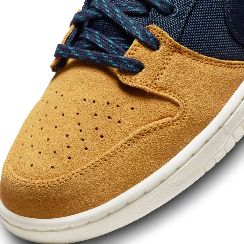 Nike SB Dunk Low Pro PRM Skate Shoes