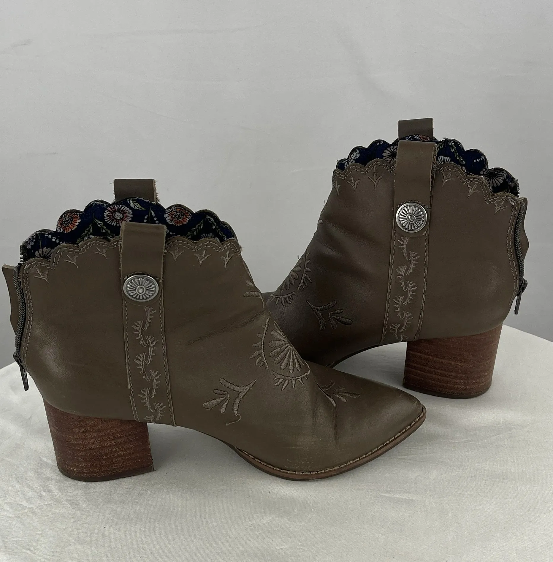 Seychelles Taupe Embroidered Scalloped Ankle Boots Boot Women 6.5