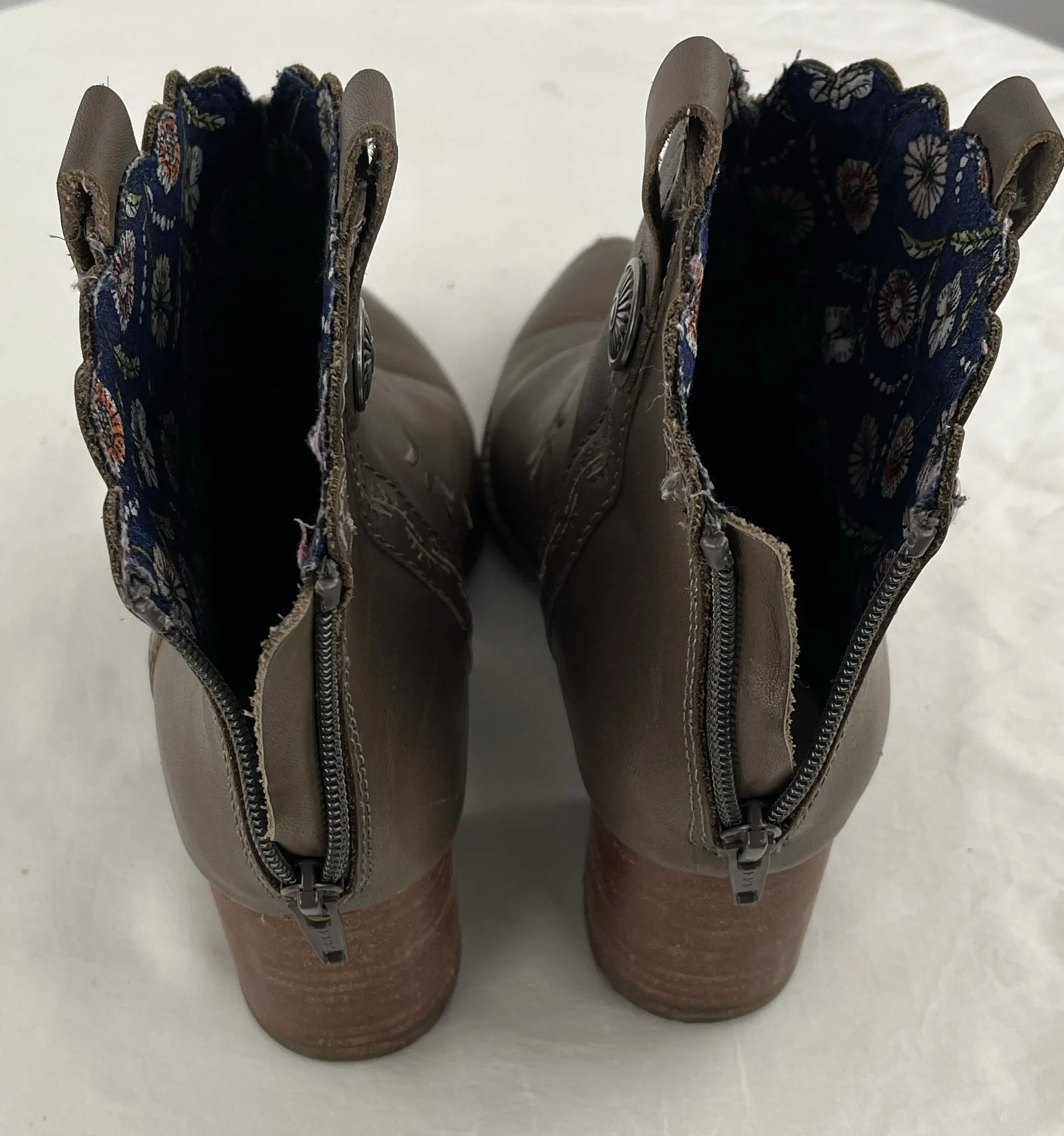 Seychelles Taupe Embroidered Scalloped Ankle Boots Boot Women 6.5