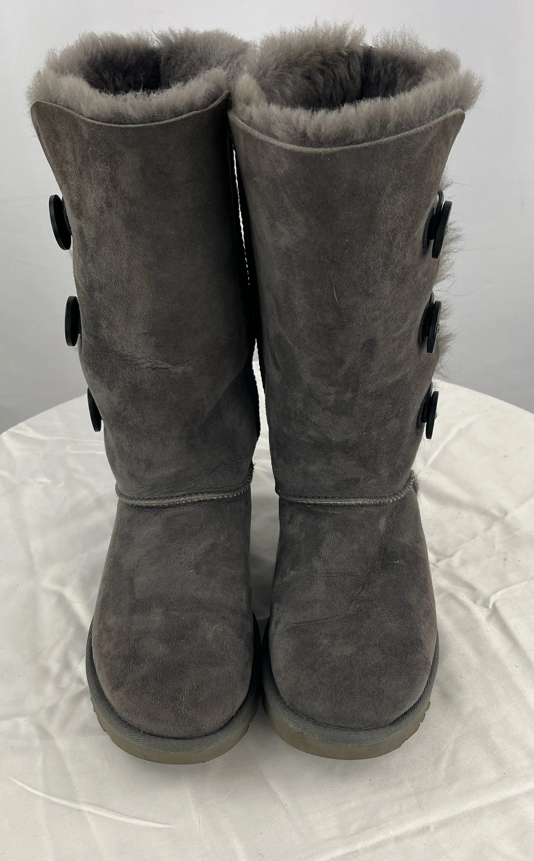 UGG Women's Classic 7 Bailey Triple Button Gray Snow Boots Size 7