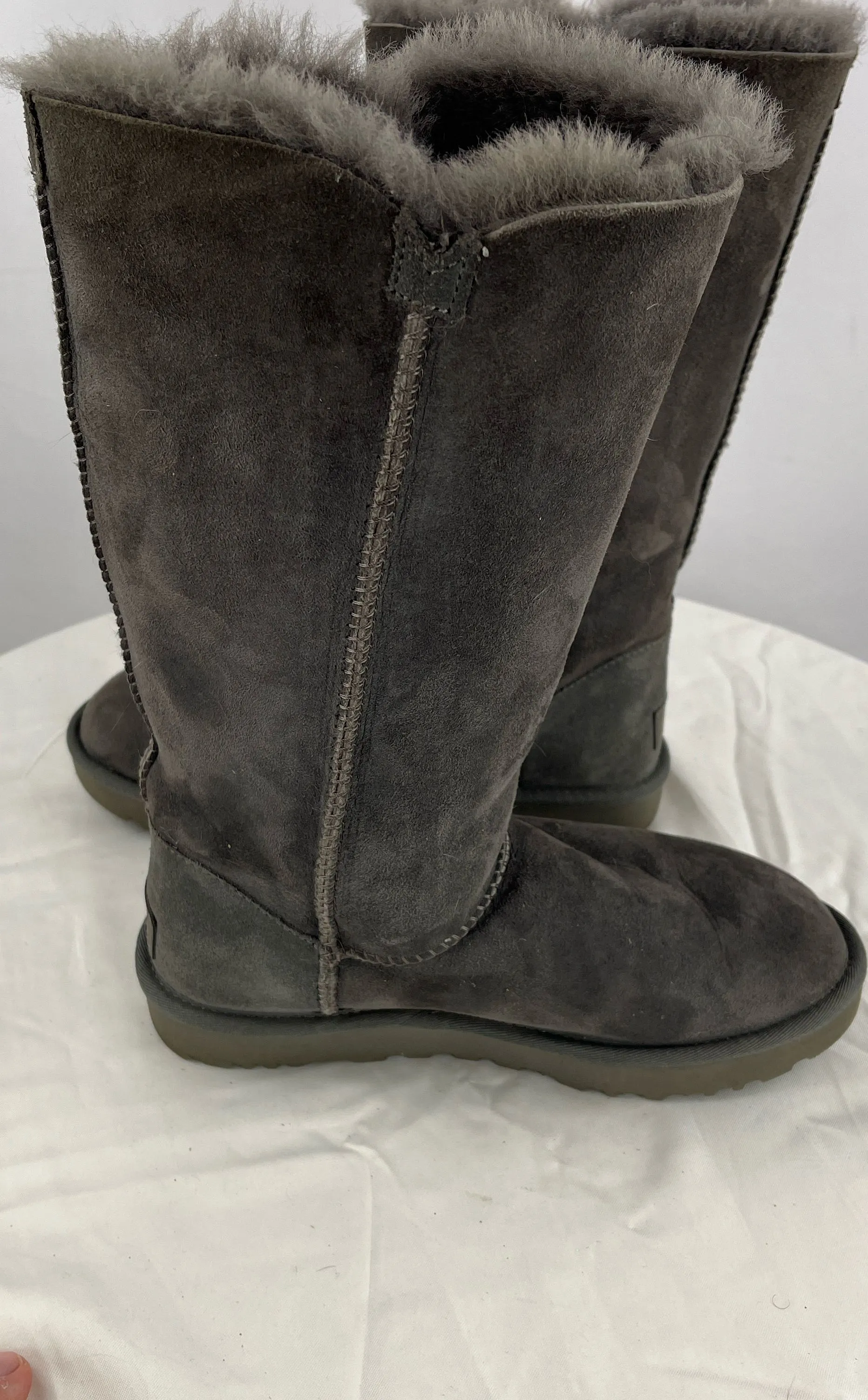 UGG Women's Classic 7 Bailey Triple Button Gray Snow Boots Size 7