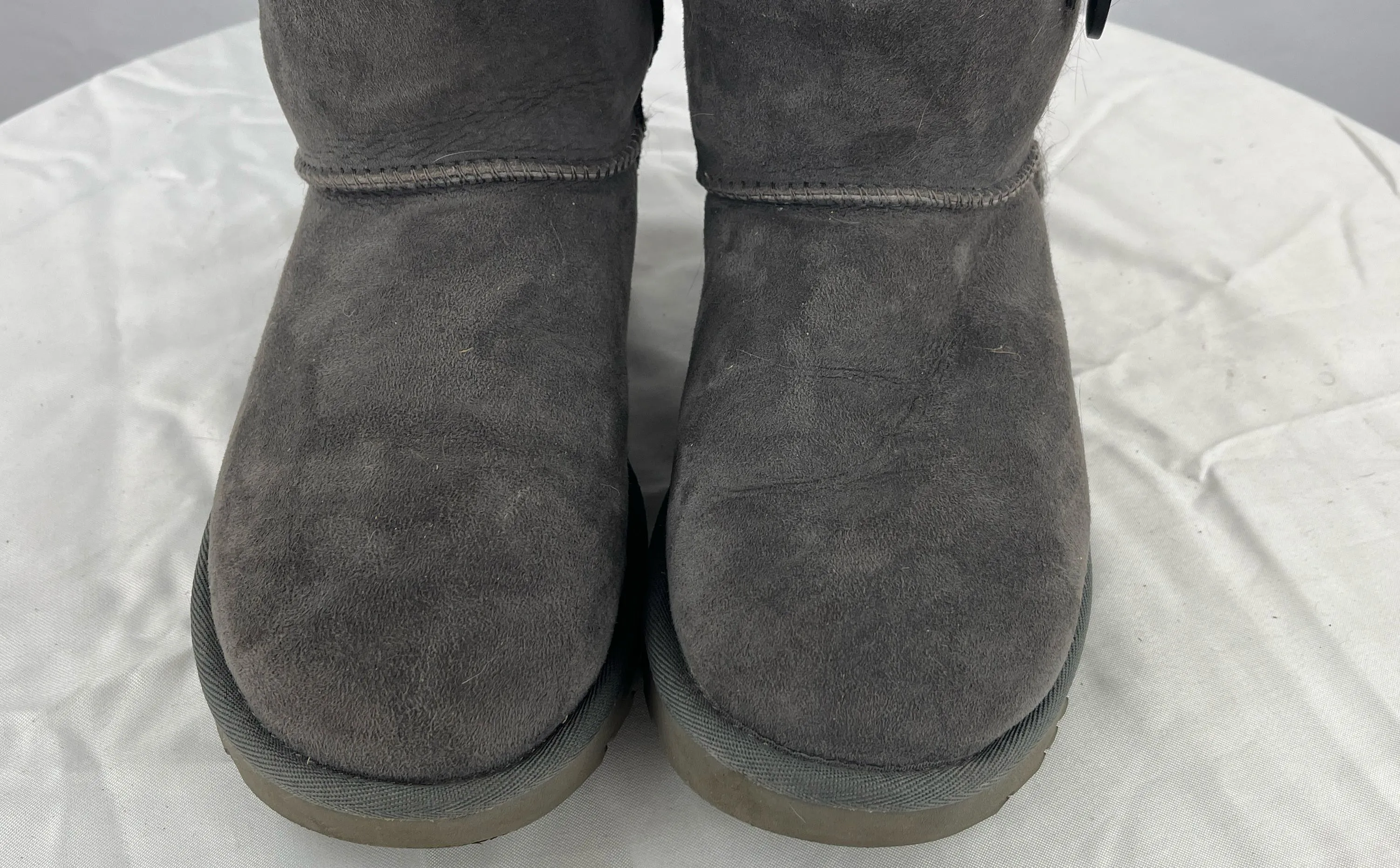 UGG Women's Classic 7 Bailey Triple Button Gray Snow Boots Size 7