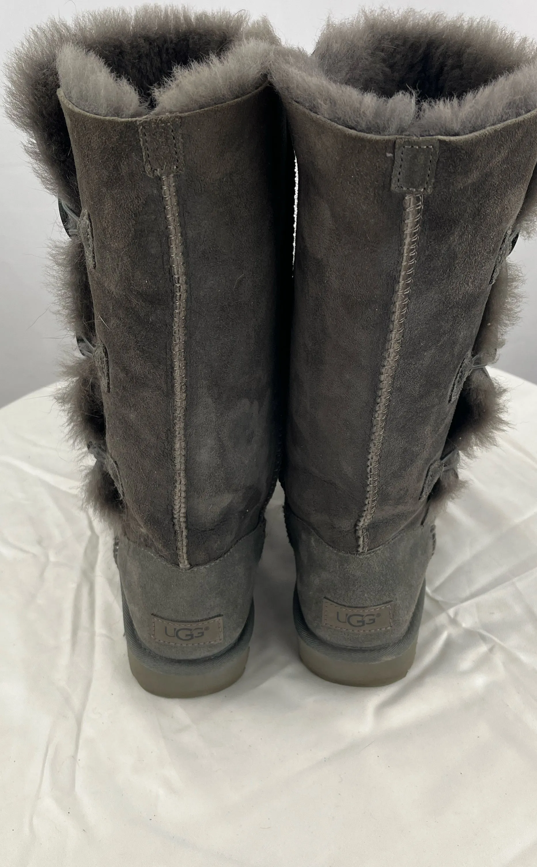 UGG Women's Classic 7 Bailey Triple Button Gray Snow Boots Size 7