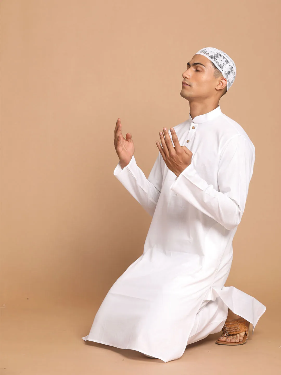 VASTRAMAY White Kurta Set with Prayer Cap