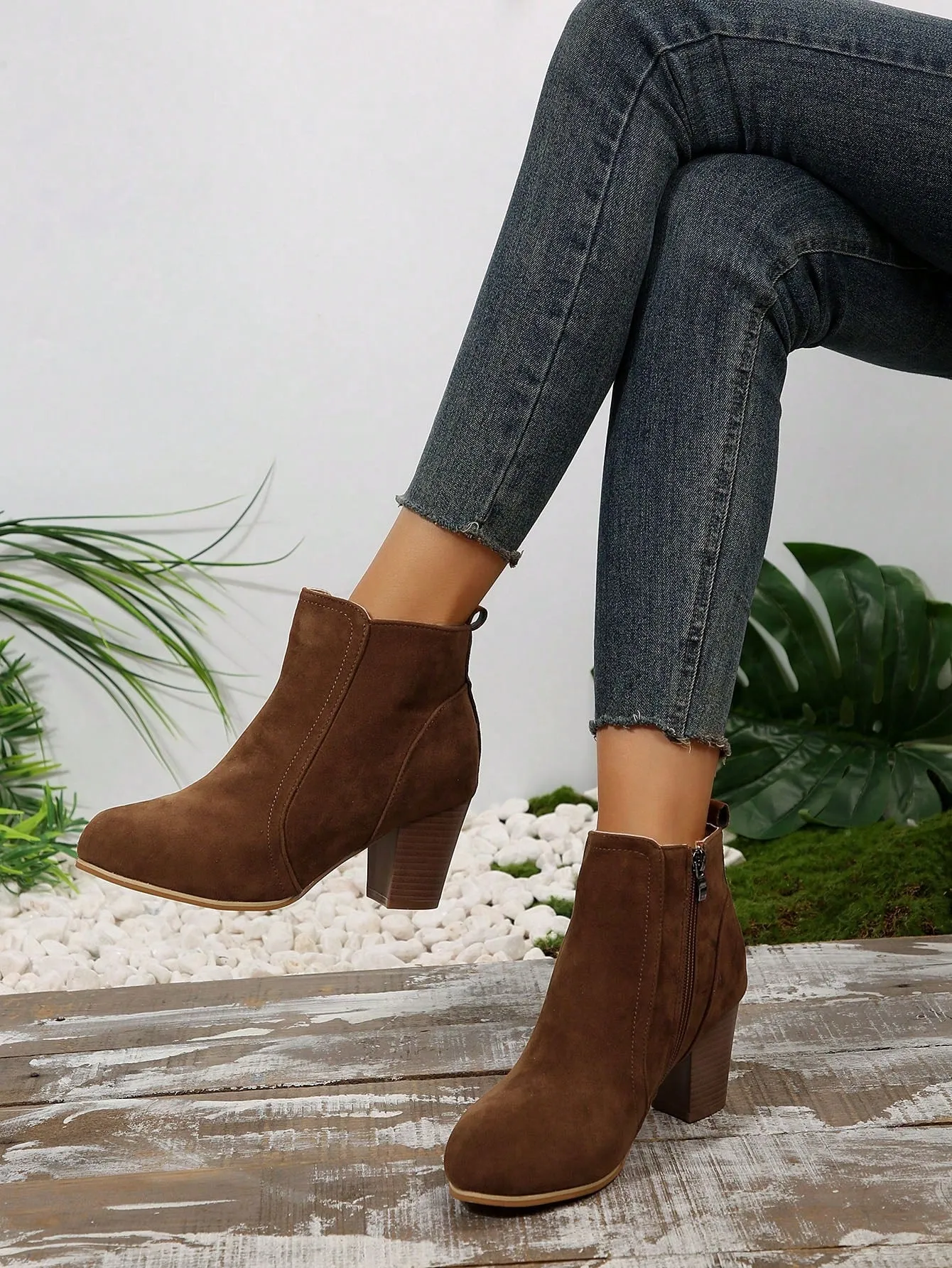 Women Faux Suede Zip Side Boots, Round Toe Chunky Heeled Classic Boots