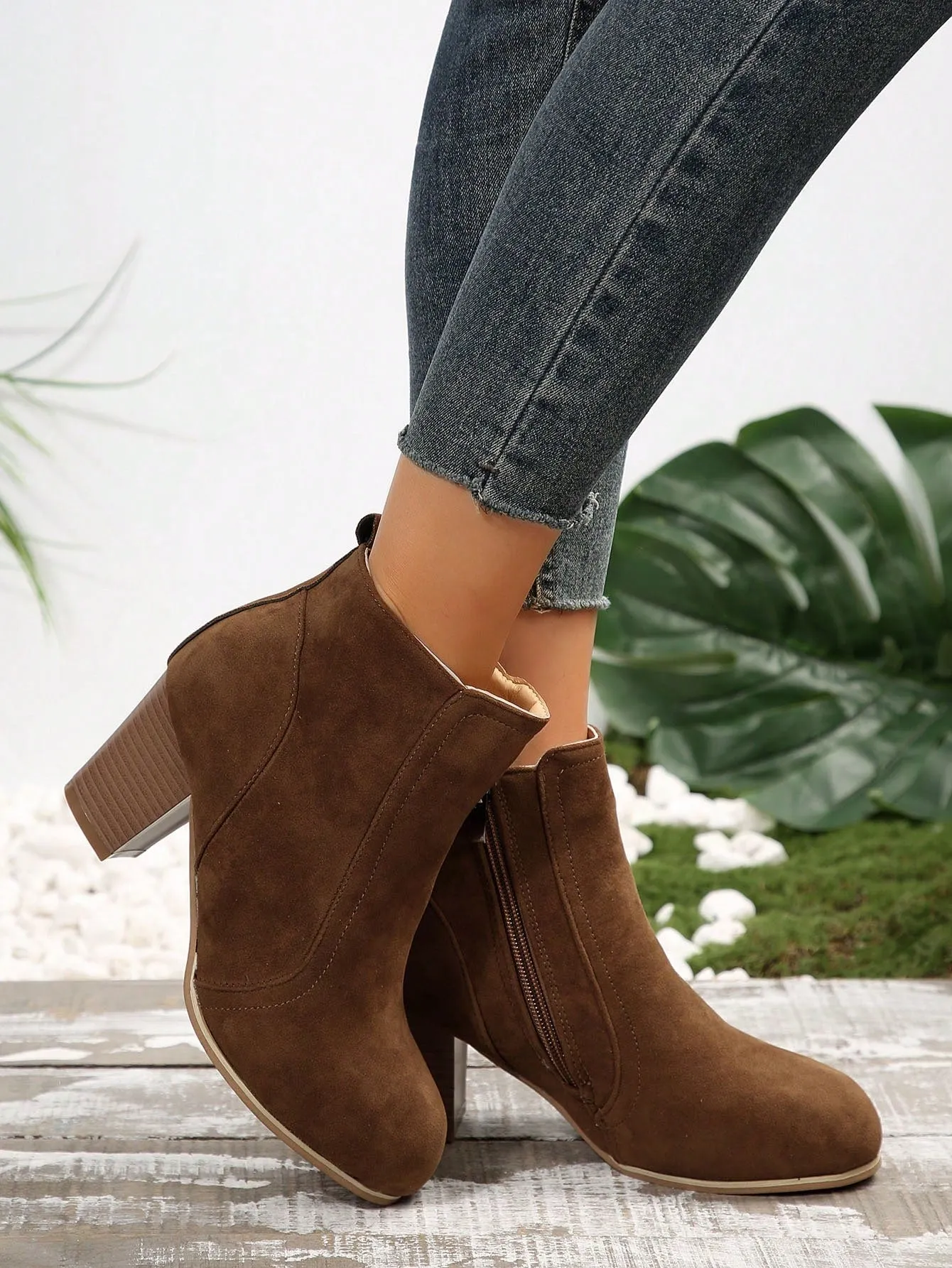 Women Faux Suede Zip Side Boots, Round Toe Chunky Heeled Classic Boots